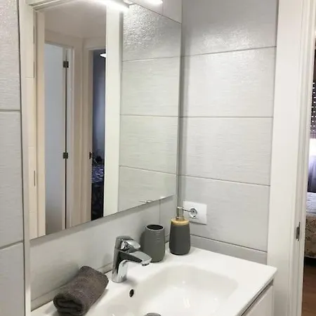 Apartamento Con Piscina Cerca De Puerto Colon *