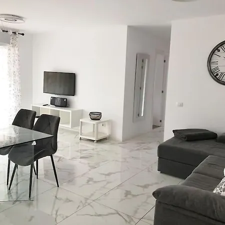 Apartamento Con Piscina Cerca De Puerto Colon Apartment