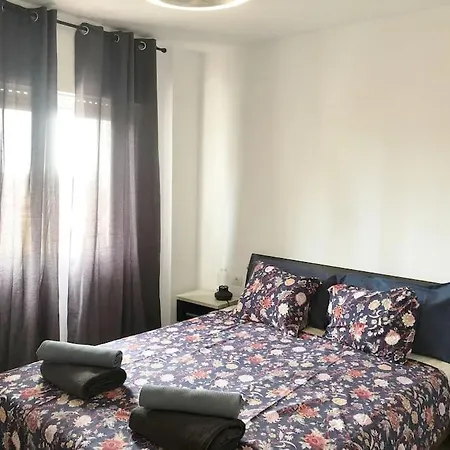 Apartamento Con Piscina Cerca De Puerto Colon *