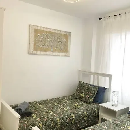 Apartamento Con Piscina Cerca De Puerto Colon *