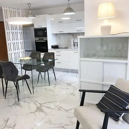 Apartamento Con Piscina Cerca De Puerto Colon *