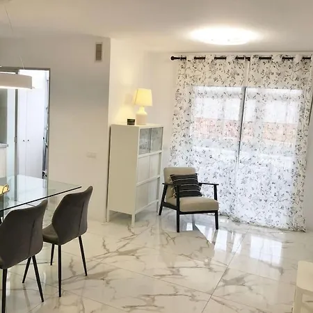 Apartamento Con Piscina Cerca De Puerto Colon