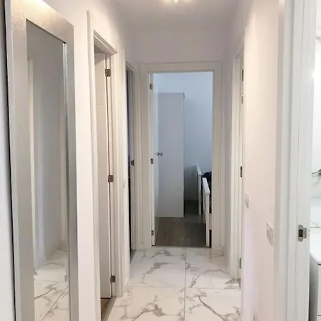 Apartamento Con Piscina Cerca De Puerto Colon