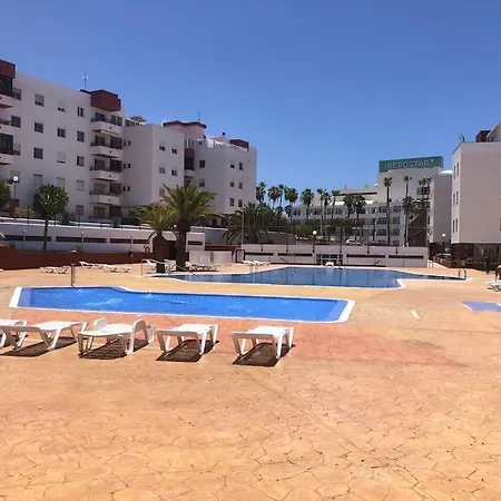 Apartamento Con Piscina Cerca De Puerto Colon *