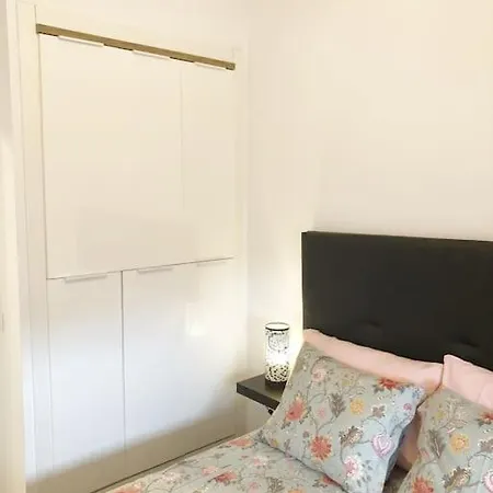 Apartamento Con Piscina Cerca De Puerto Colon Apartment *