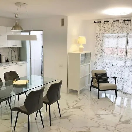 Apartamento Con Piscina Cerca De Puerto Colon *