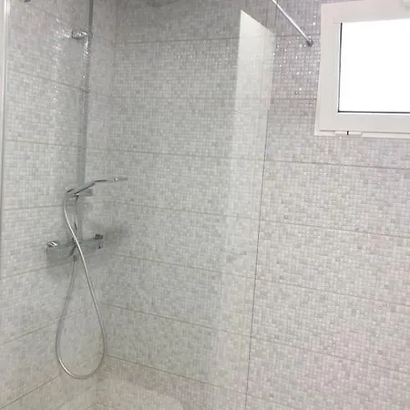 Apartamento Con Piscina Cerca De Puerto Colon *