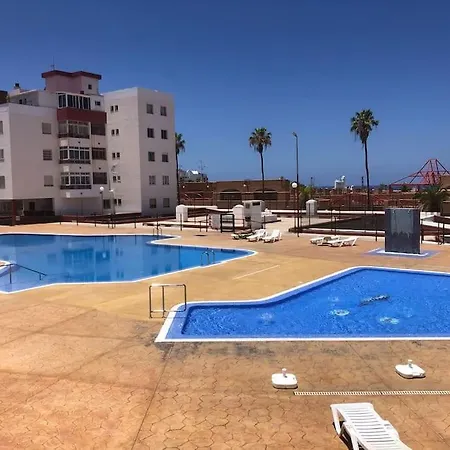 Apartamento Con Piscina Cerca De Puerto Colon Apartment *